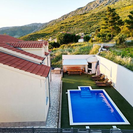 פודסטראנה Villa Matanovi Dvori מראה חיצוני תמונה
